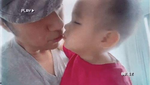 爸爸的kiss在线视频,在线视频中的温馨瞬间